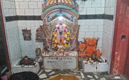 Varanasi News: पंचगंगा घाट पर गूँजा 'जय सियाराम', गोस्वामी तुलसीदास जी द्वारा स्थापित हनुमान मंदिर का आठवाँ कीर्तन संपन्न