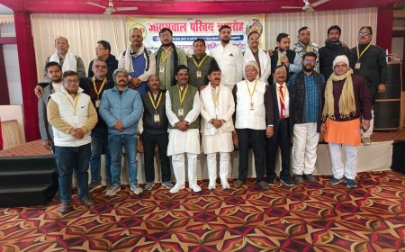 Varanasi News: जायसवाल मैरिज प्वाइंट का तृतीय वैवाहिक परिचय सम्मेलन संपन्न, रिश्तों की डोर जोड़ने उमड़ा समाज