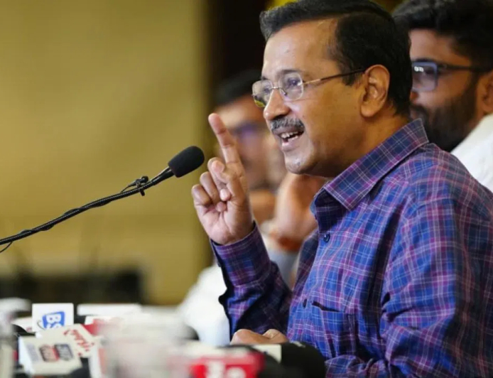 राजकोट जेल किसान मुलाकात केजरीवाल: 'इससे बड़ी तानाशाही क्या होगी?' राजकोट जेल में बंद किसानों से नहीं मिलने देने पर अरविंद केजरीवाल ने गुजरात सरकार पर साधा निशाना