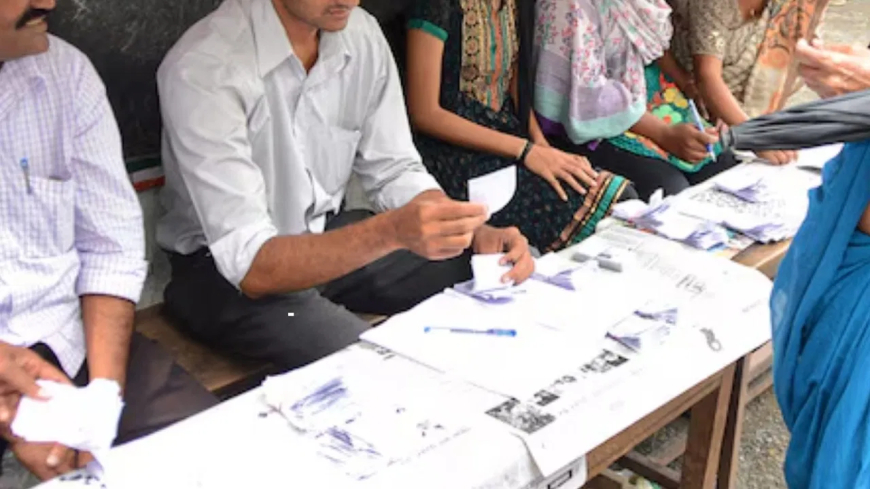 नोएडा आयुष्मान कार्ड स्पेशल कैंप: ₹5 लाख तक का मुफ्त इलाज, नोएडा में सरकार ने यहां लगाया स्पेशल कैंप; 25 दिसंबर तक बनेगा 'गोल्डन कार्ड