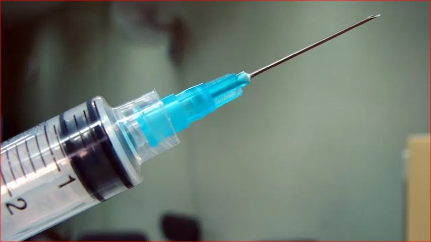 मोतिहारी मरीज को रेबीज इंजेक्शन: खांसी और सीने के दर्द के मरीज को लगा दी रेबीज की सुई, सीएस ने की सीएचसी की जांच; साजिश के आरोप लगे