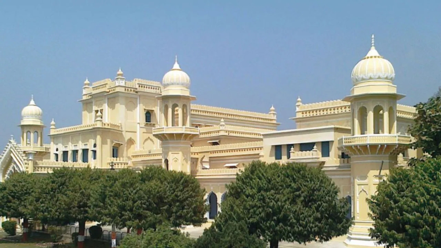 लखनऊ के नदवा कॉलेज में टूरिस्ट वीजा पर ठहरे फिलीपींस के नागरिक के मामले में FIR दर्ज, प्रिंसिपल-सब रजिस्ट्रार पर केस