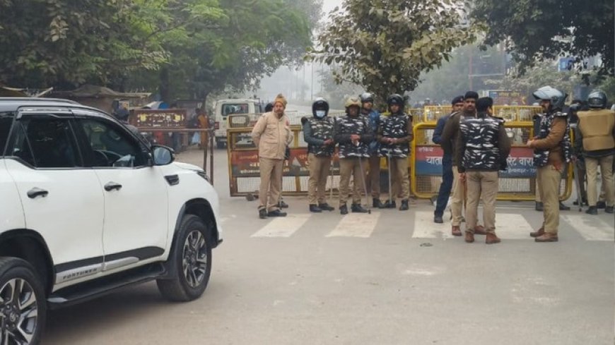 Varanasi News: भाजपा कार्यालय घेरने जा रहे कांग्रेसियों को पुलिस ने मलदहिया से किया गिरफ्तार, महानगर अध्यक्ष हाउस अरेस्ट