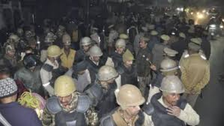 UP News: भारी सुरक्षा के बीच पूर्व IPS अमिताभ ठाकुर की वाराणसी कोर्ट में पेशी, 14 दिन की न्यायिक हिरासत में देवरिया जेल भेजे गए