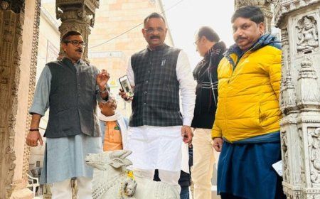 Varanasi News: मणिकर्णिका विवाद पर प्रशासन की सफाई— 'AI से बना है मूर्ति तोड़ने का वीडियो, कंपन से खुद गिरी कलाकृतियाँ'