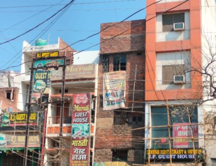 Chandauli: मुगलसराय में अवैध गेस्ट हाउसों की बाढ़, सुरक्षा पर गंभीर सवाल