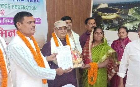 उत्तर प्रदेशीय चतुर्थ श्रेणी राज्य कर्मचारी महासंघ के नवनियुक्त पदाधिकारियों का भव्य स्वागत