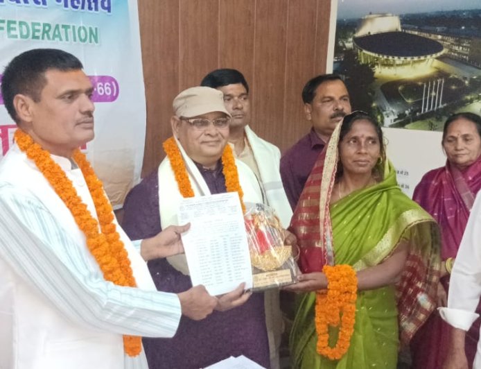 उत्तर प्रदेशीय चतुर्थ श्रेणी राज्य कर्मचारी महासंघ के नवनियुक्त पदाधिकारियों का भव्य स्वागत