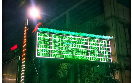बनारस रेलवे स्टेशन पर यात्रियों को नई सुविधा, द्वितीय प्रवेश द्वार पर लगा 6-लाइन डिजिटल ट्रेन डिस्प्ले बोर्ड