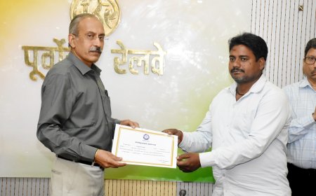 संभावित रेल दुर्घटना टली, आशुतोष कुमार बने ‘सेफ्टी स्टार ऑफ द मंथ’