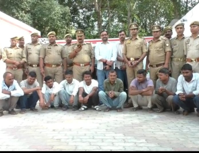 कैण्ट पुलिस व एसओजी की बड़ी कार्रवाई, 10 अंतरराज्यीय टप्पेबाज गिरफ्तार, XUV700 समेत नकदी बरामद