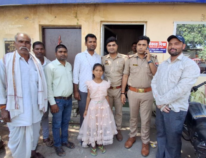 भेलूपुर थाना की तत्परता से लाखों के जेवरात व नकदी से भरा बैग मिला, चौकी प्रभारी विकास मिश्रा की मेहनत लाई रंग