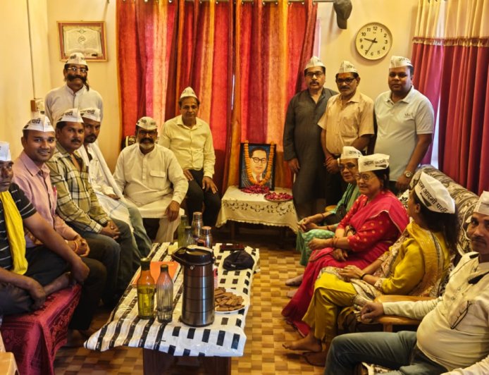 अम्बेडकर जयंती पर आप वाराणसी ने आयोजित की विचार गोष्ठी, माल्यार्पण व श्रद्धांजलि सभा