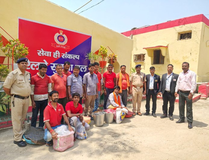 ट्रेनों में अवैध वेंडिंग पर रेलवे का सख्त अभियान, छपरा जंक्शन पर 11 अनाधिकृत वेंडर पकड़े गए