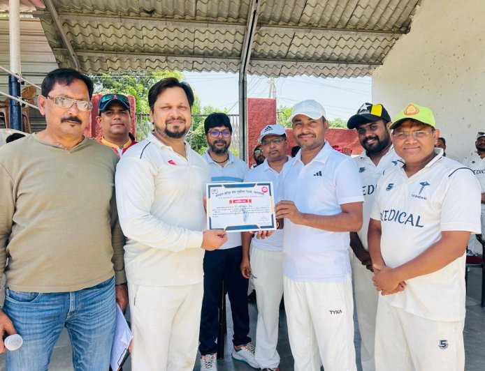 अभिनव सिंह की धमाकेदार पारी से प्रशासन की शानदार जीत, 8 विकेट से हराया चिकित्सा विभाग