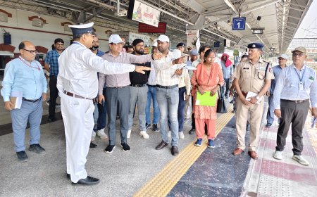प्रयागराज रामबाग स्टेशन पर यात्री सुविधाओं का निरीक्षण, गुणवत्ता पूर्ण कार्य समय से पूरा करने के निर्देश