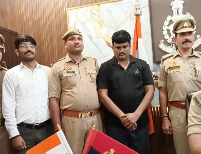 OLX पर फर्जी विज्ञापन डालकर ऑनलाइन ठगी करने वाला साइबर अपराधी वाराणसी में गिरफ्तार