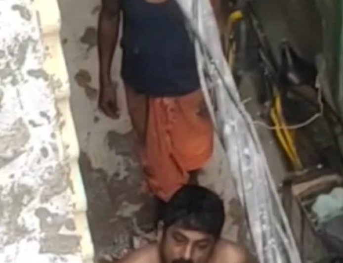 महिलाओं से अभद्रता और धमकी का मामला, मकान बेचने का बनाया जा रहा दबाव, CCTV फुटेज आया सामने