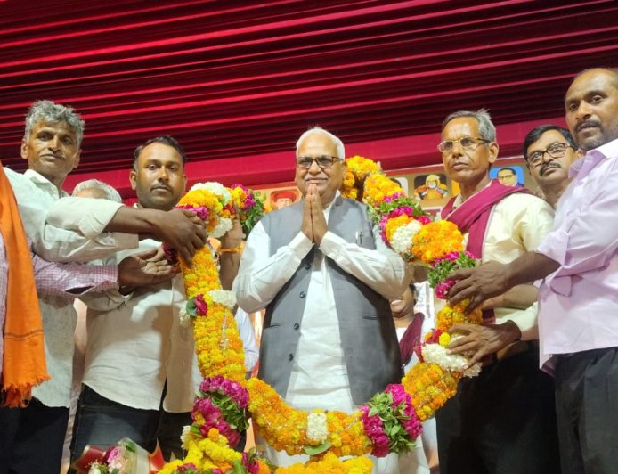 मिर्जापुर में धूमधाम से मनाया गया बुद्ध महोत्सव, सम्राट अशोक स्तंभ का हुआ अनावरण
