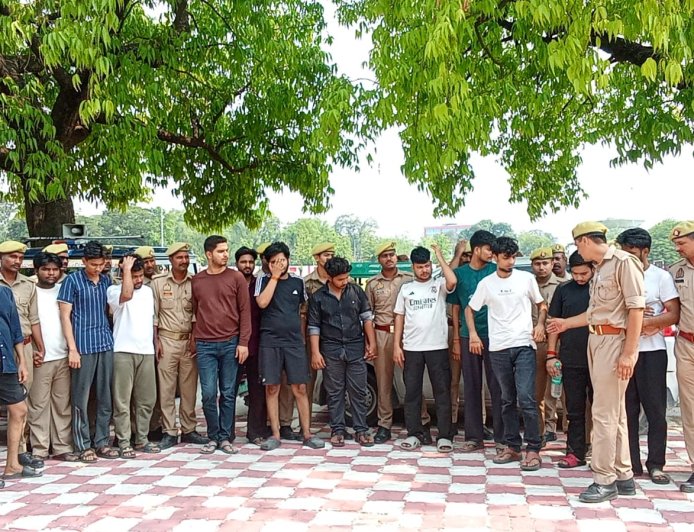 आईपीएल सट्टेबाजी रैकेट का भंडाफोड़, वाराणसी पुलिस ने 13 शातिर अभियुक्तों को दबोचा