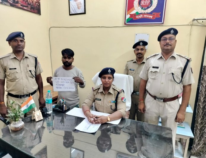 ऑपरेशन उपलब्ध के तहत रेलवे टिकट दलाल गिरफ्तार, तत्काल टिकट बेचकर करता था अवैध कमाई