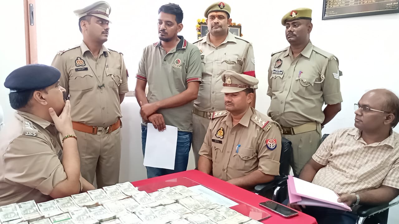 वाराणसी GRP ने 35 लाख रुपये के साथ संदिग्ध को पकड़ा, आयकर विभाग जांच में जुटा