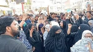 UP : जौनपुर में भाजपा नेता से हाथापाई  17 का चालान, 500 लोगों ने घेरी कोतवाली  ‘ट्रंप प्रेम बना विवाद का कारण