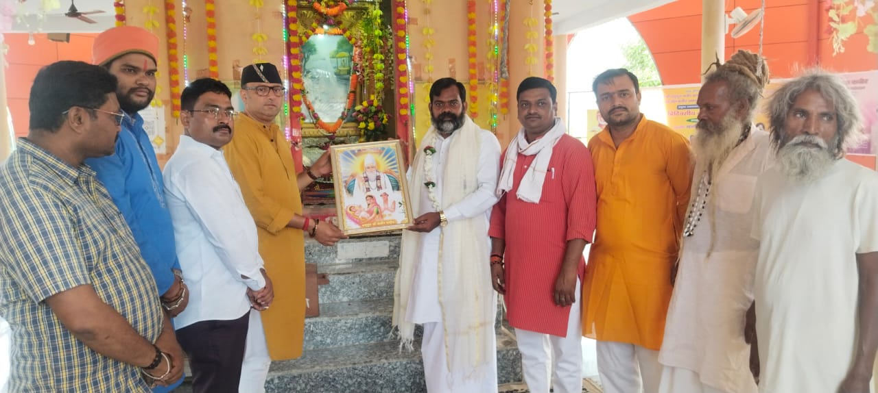 वाराणसी: प्राचीन कबीर प्रकट स्थल, लहरतारा में धूमधाम से मना गुरु पूर्णिमा महापर्व